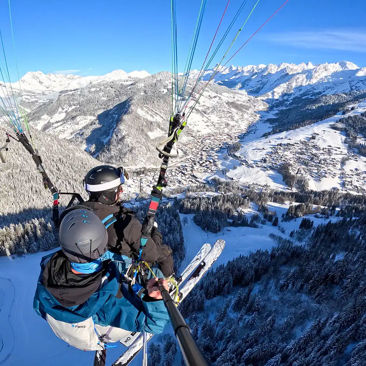 Service conciergerie - Activité parapente à ski sur La Clusaz organisée par LLA Selections