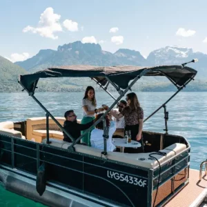 Location de bateau électrique sans permis avec la service conciergerie de LLA Selections