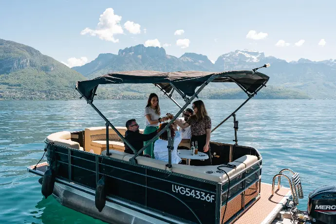 Location de bateau électrique sans permis avec la service conciergerie de LLA Selections